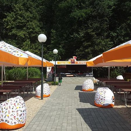 Restaurace A Penzion Zdena Bouda Hradec Králové Extérieur photo