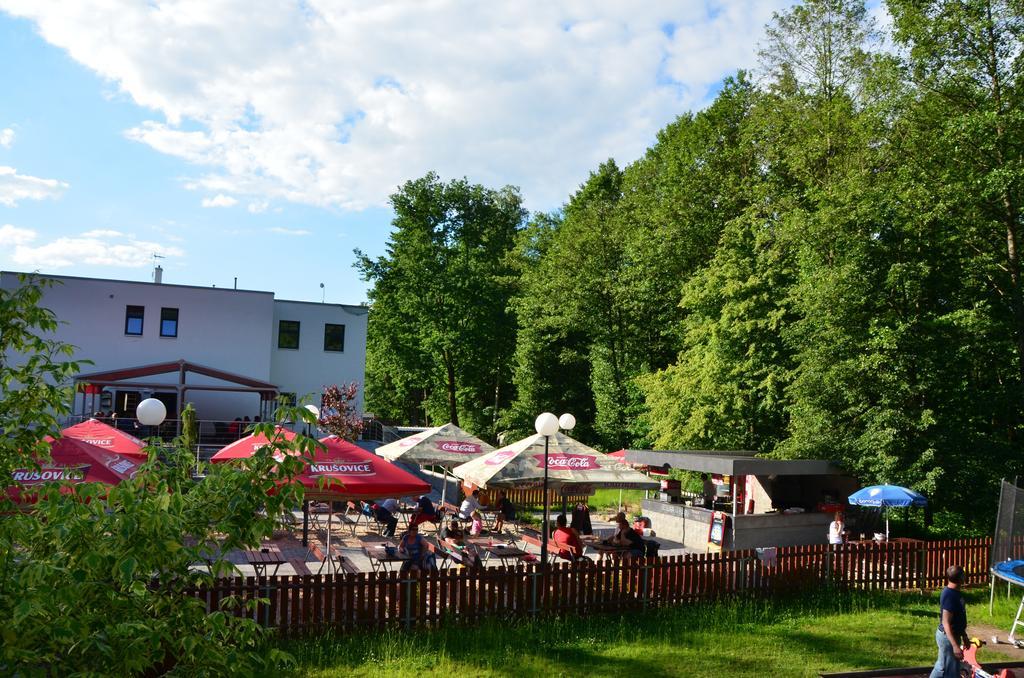 Restaurace A Penzion Zdena Bouda Hradec Králové Extérieur photo